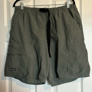 Columbia men’s green lined nylon shorts size large